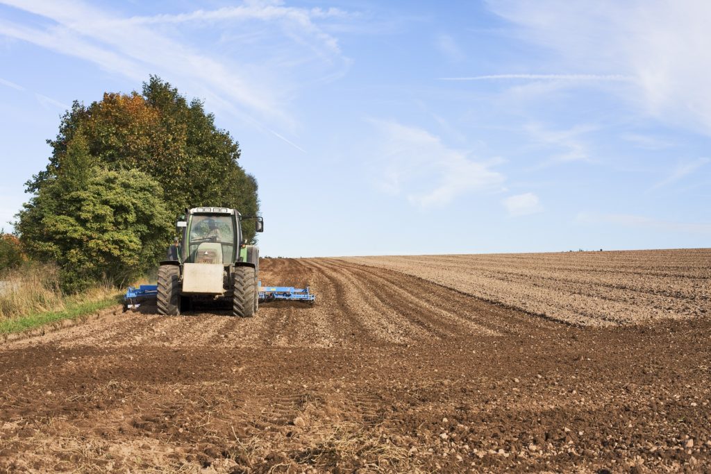 Betriebshelfer übernehmen kurzfristig wichtige Hofarbeiten im Falle einer Arbeitsunfähigkeit des Landwirtes 